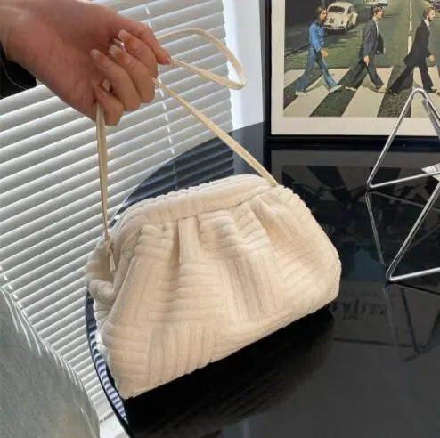 Luxury New Towel Bag Handbag 2024 Women Fashion Popular Portable Bucket Bag